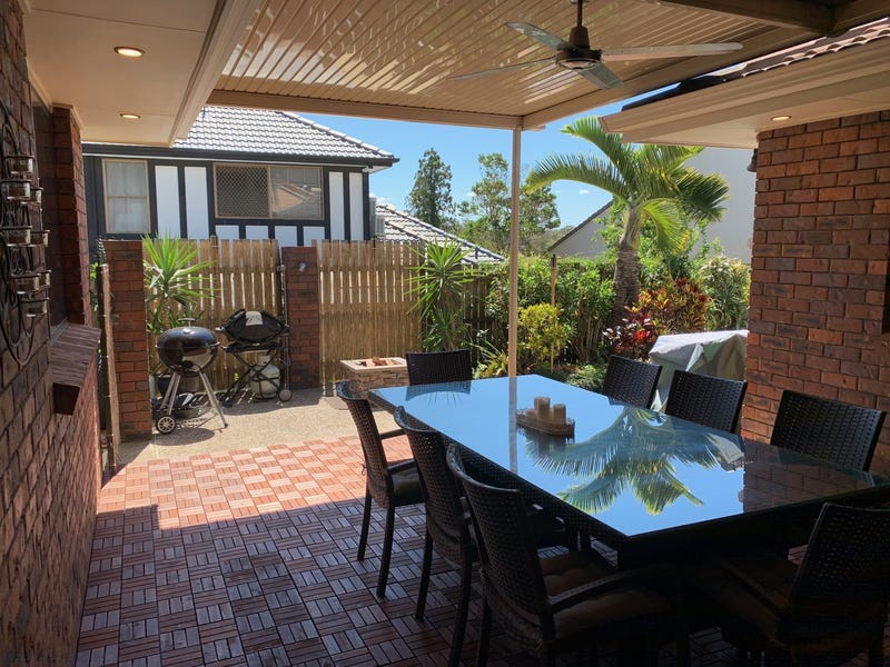 Large Renovated Family Entertainer with 13