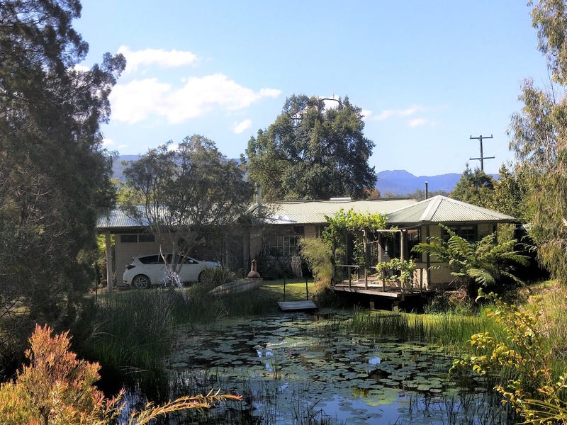Idyllic lifestyle home on small community
