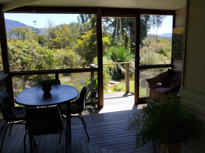 Idyllic lifestyle home on small 2
