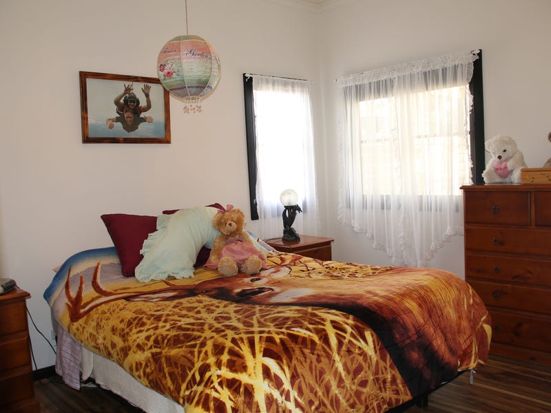 Fully Renovated 3 Bedroom Brick 8