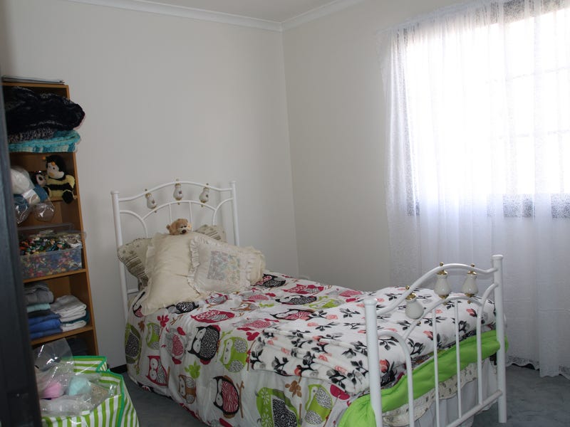 Fully Renovated 3 Bedroom Brick 9