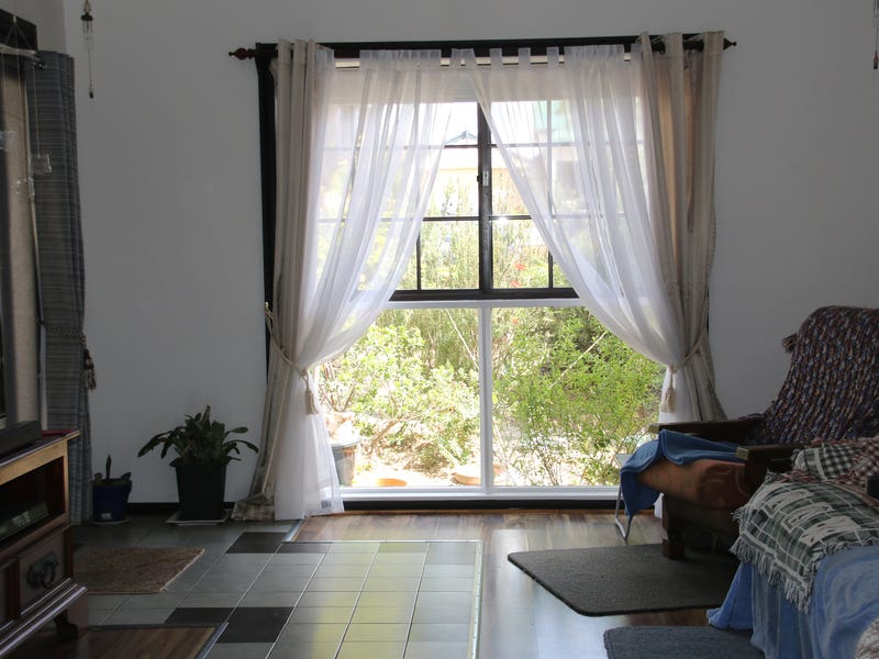 Fully Renovated 3 Bedroom Brick 11