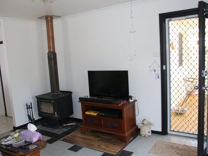 Fully Renovated 3 Bedroom Brick 14