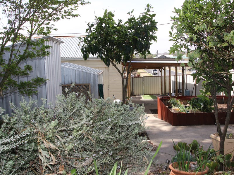 Fully Renovated 3 Bedroom Brick 16