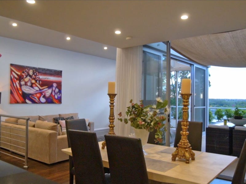 Stunning Top Floor Penthouse With Huge Skyline & Amazing Sunsets