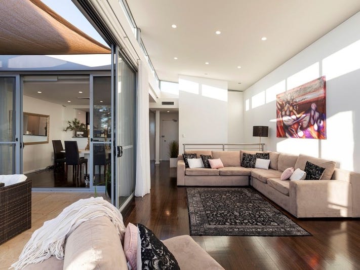 Stunning Top Floor Penthouse With 2
