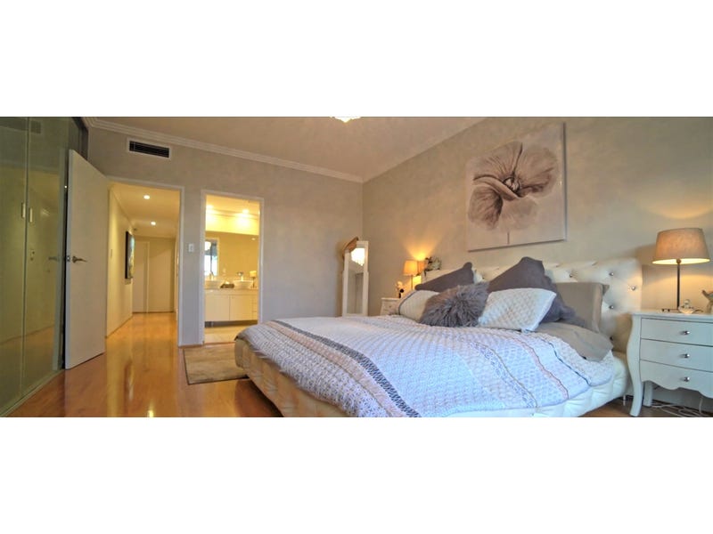 Stunning Top Floor Penthouse With 9