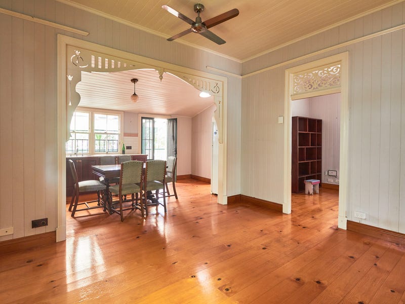 Charming West End Cottage 2
