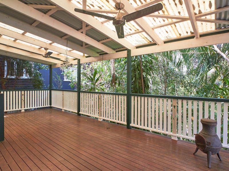 Charming West End Cottage 3