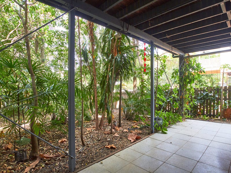 Charming West End Cottage 4