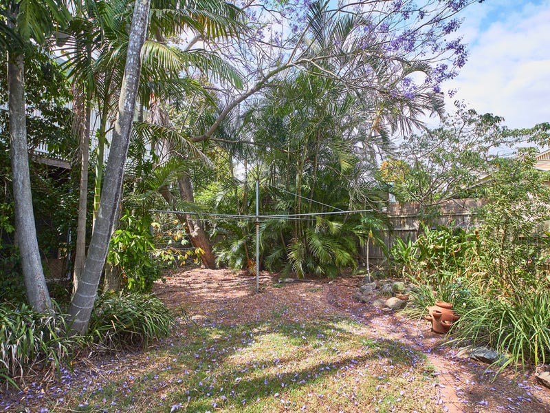 Charming West End Cottage 5