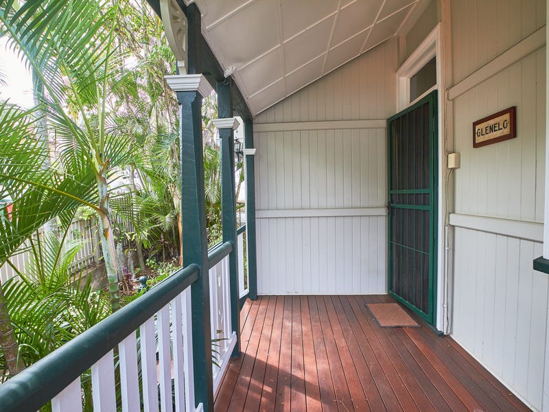 Charming West End Cottage 10