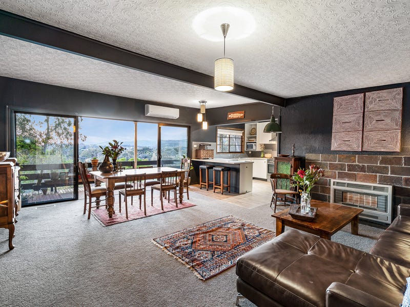 Central Retreat with Magnificent Views 7