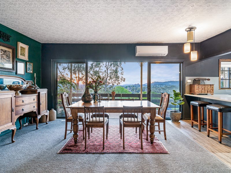 Central Retreat with Magnificent Views 9