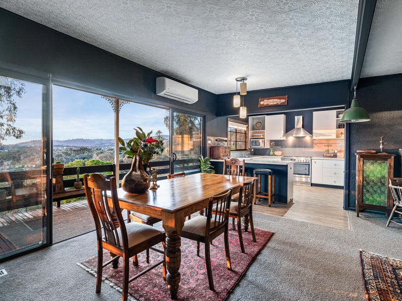 Central Retreat with Magnificent Views 10