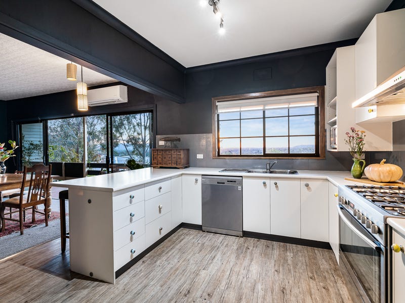 Central Retreat with Magnificent Views 11