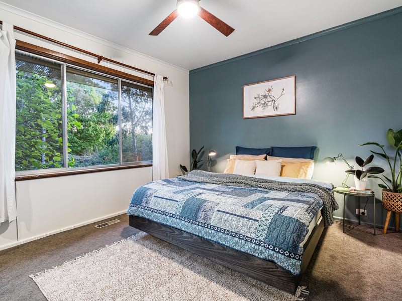 Central Retreat with Magnificent Views 13