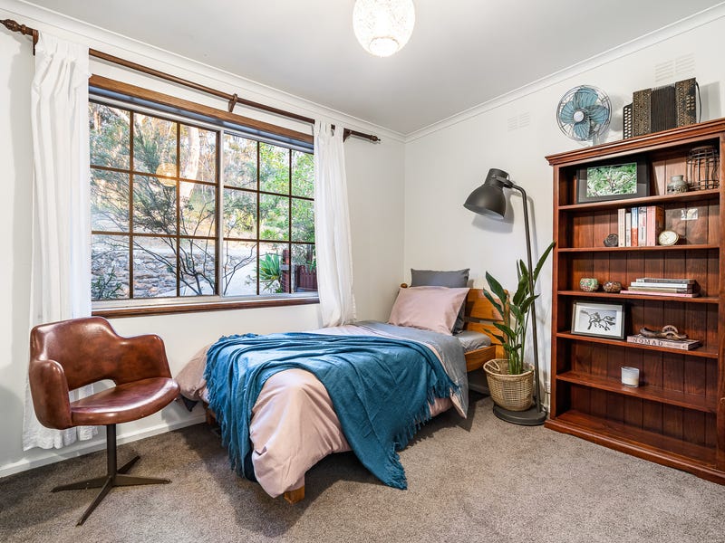 Central Retreat with Magnificent Views 14