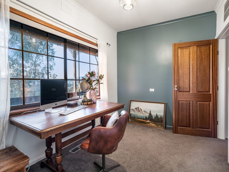 Central Retreat with Magnificent Views 16