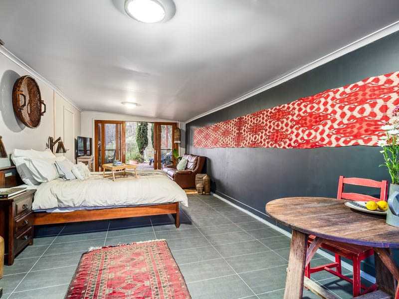 Central Retreat with Magnificent Views 19
