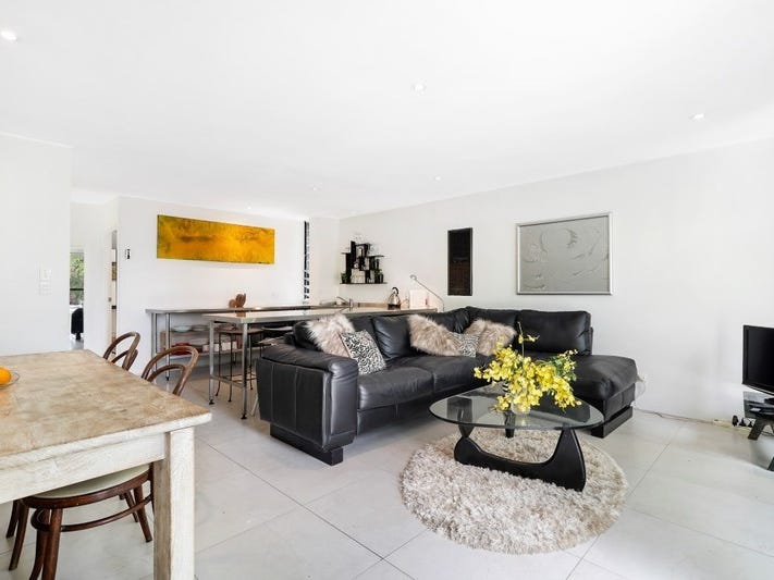RETRO TOWNHOUSE WITH STYLE