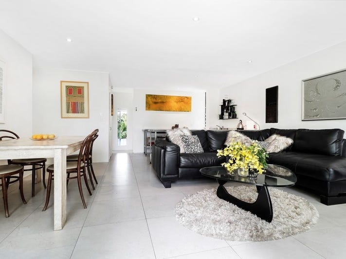 RETRO TOWNHOUSE WITH STYLE 2