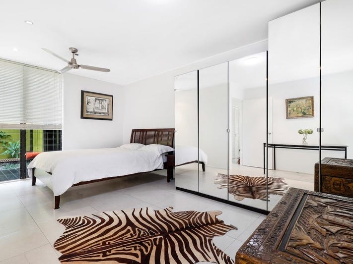 RETRO TOWNHOUSE WITH STYLE 5