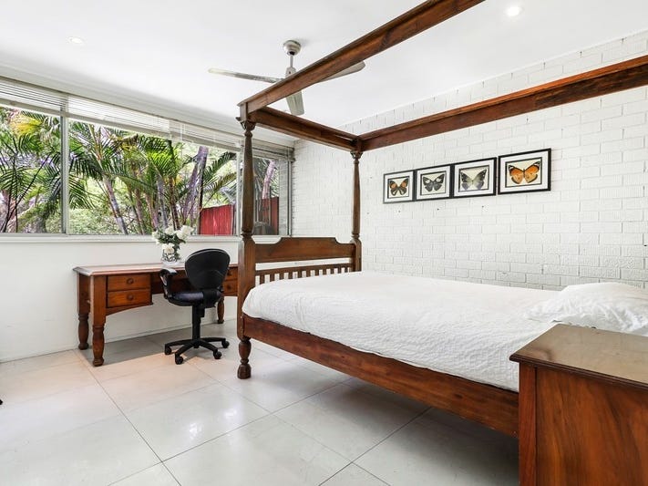 RETRO TOWNHOUSE WITH STYLE 6