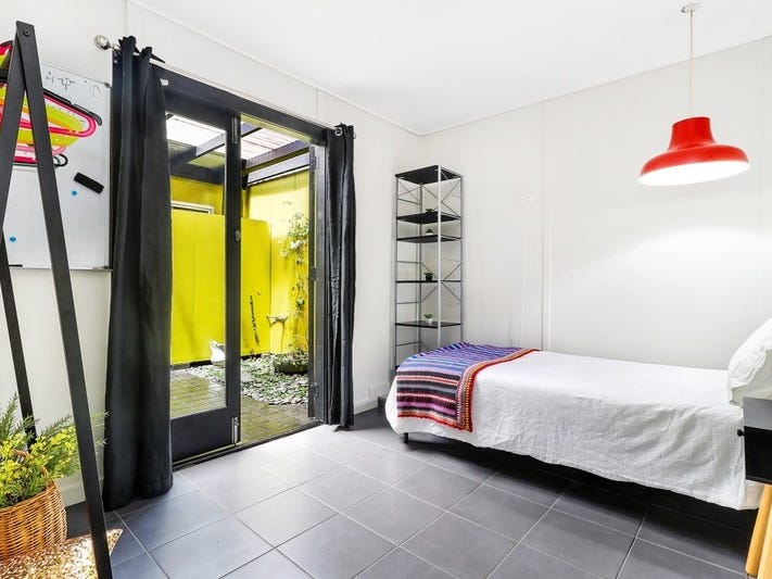 RETRO TOWNHOUSE WITH STYLE 7