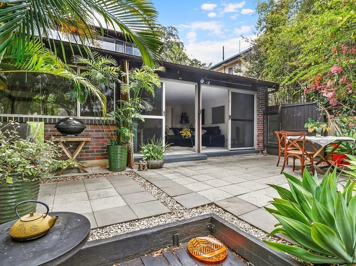 RETRO TOWNHOUSE WITH STYLE 10