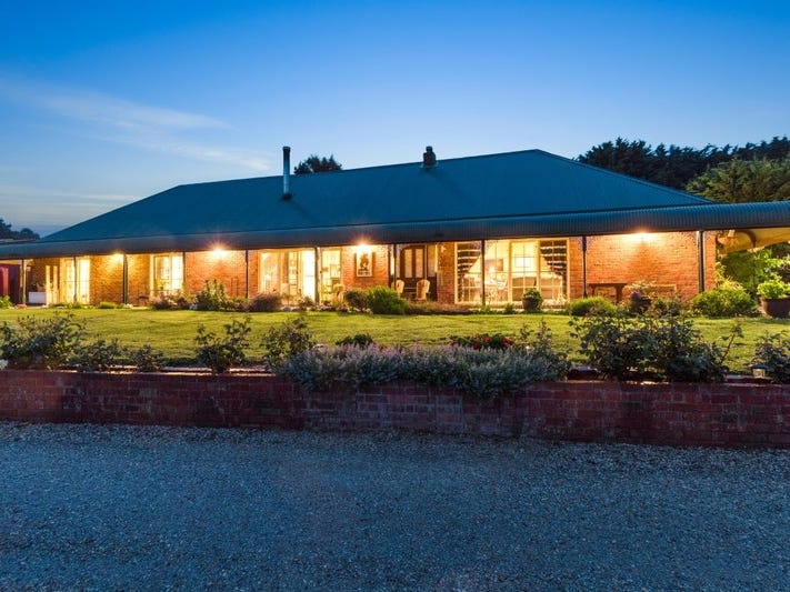 Macedon Ranges lifestyle property with 2