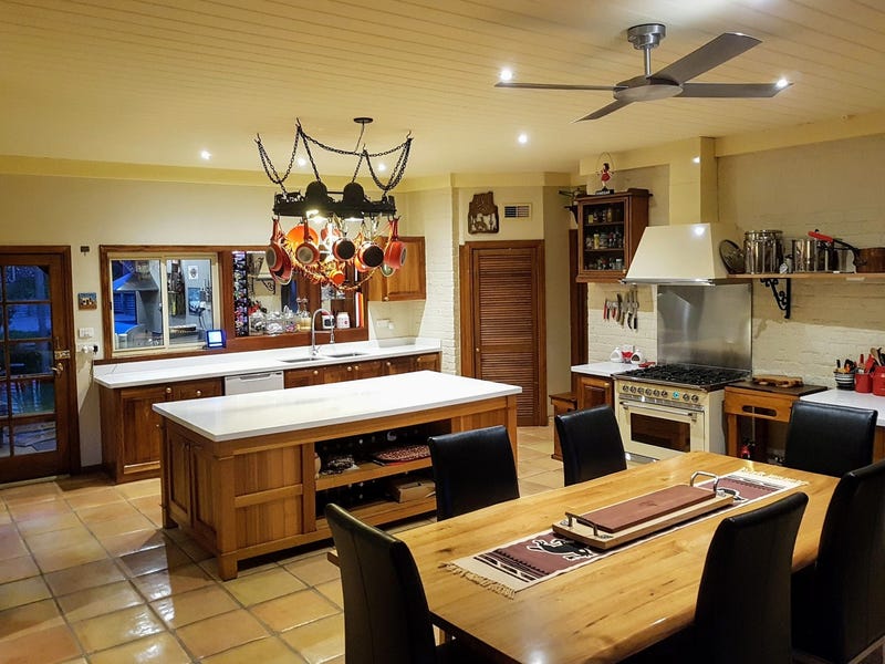 Macedon Ranges lifestyle property with 3