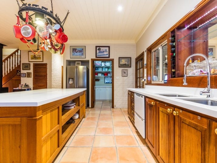 Macedon Ranges lifestyle property with 4