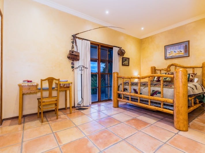 Macedon Ranges lifestyle property with 9