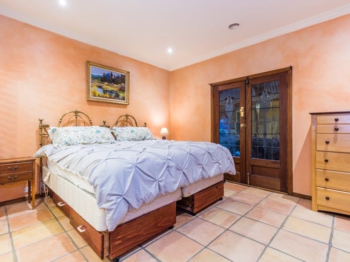Macedon Ranges lifestyle property with 11