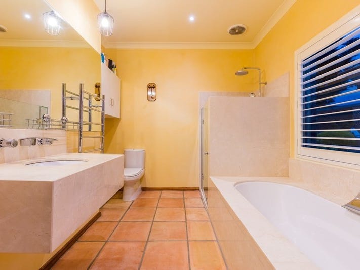 Macedon Ranges lifestyle property with 12
