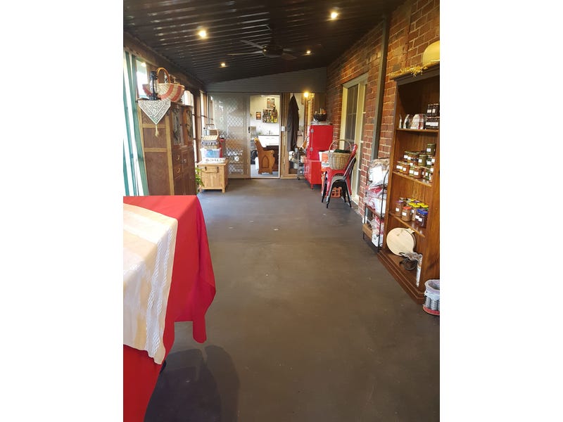 Macedon Ranges lifestyle property with 21