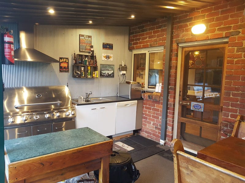 Macedon Ranges lifestyle property with 23