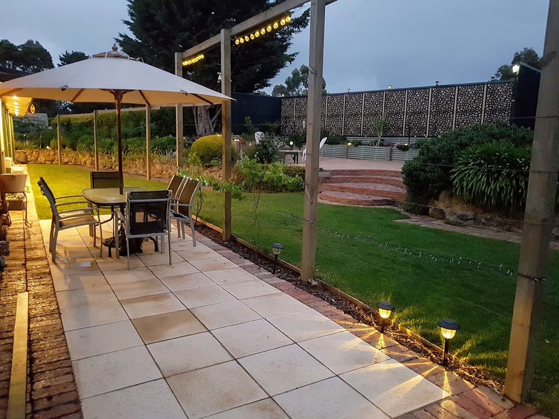 Macedon Ranges lifestyle property with 25