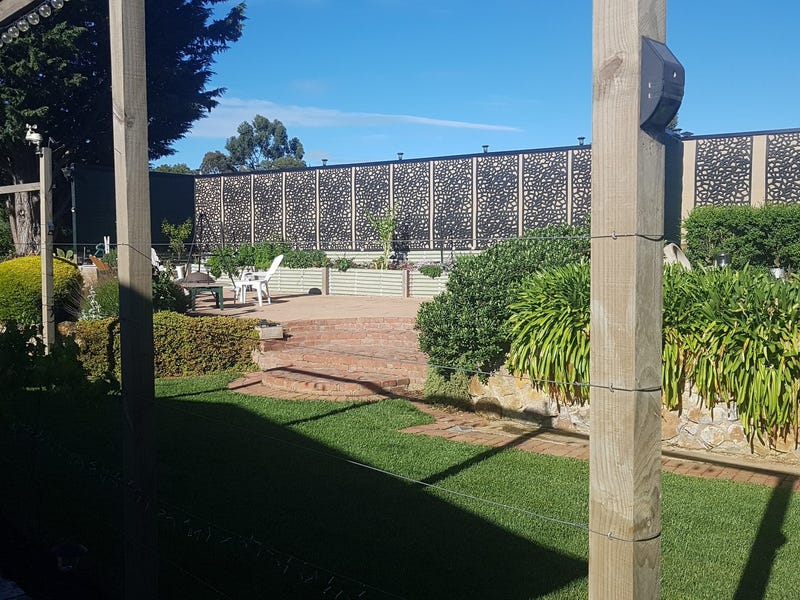 Macedon Ranges lifestyle property with 26