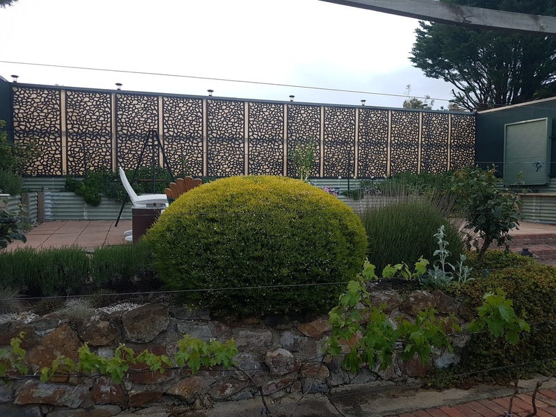 Macedon Ranges lifestyle property with 27