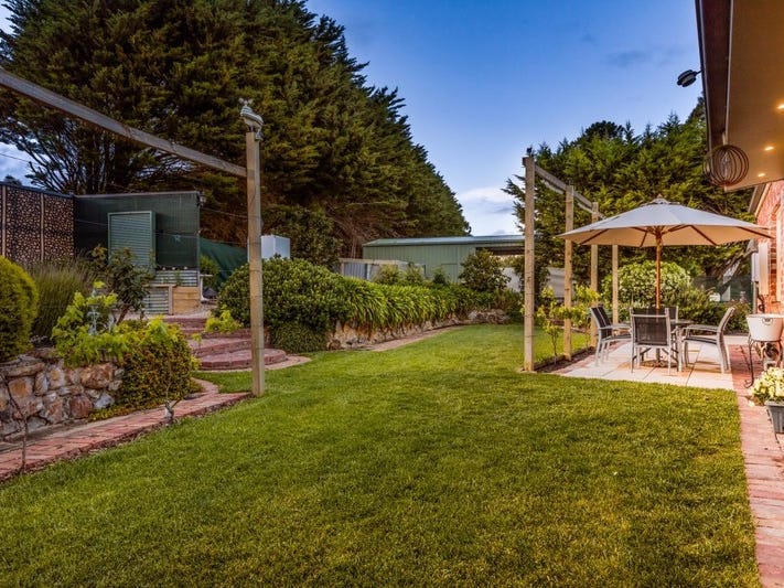 Macedon Ranges lifestyle property with 28