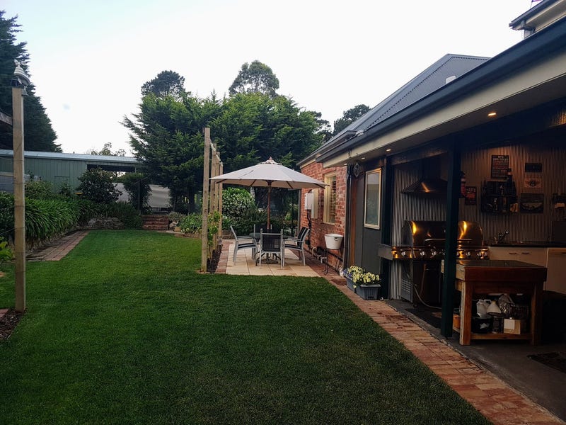 Macedon Ranges lifestyle property with 29