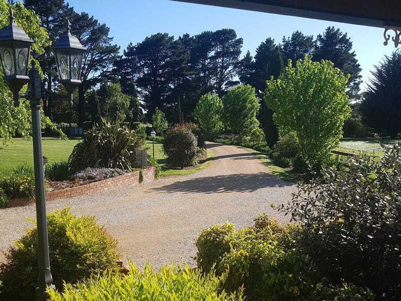 Macedon Ranges lifestyle property with 31