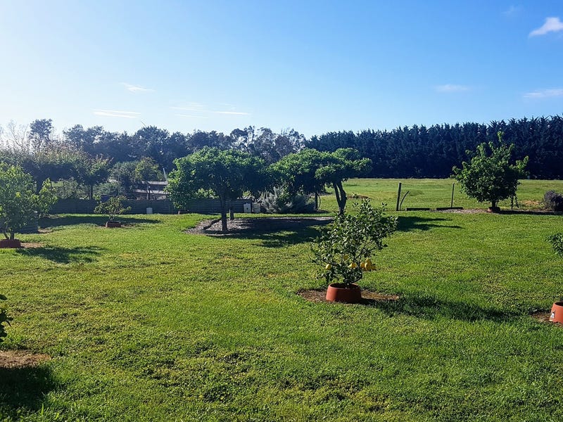 Macedon Ranges lifestyle property with 33