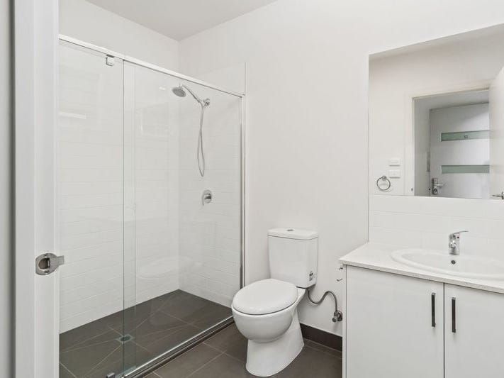 Immaculate 2 Bedroom Townhouse 4
