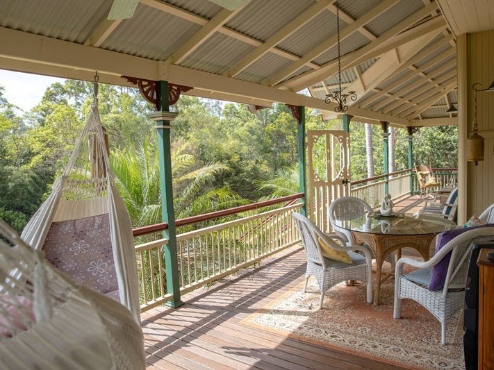 Charming Grand 1908 Queenslander in 4