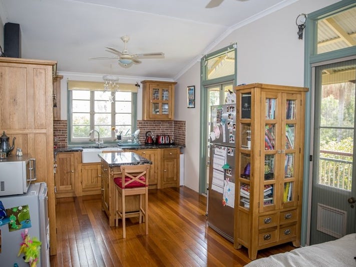 Charming Grand 1908 Queenslander in 6