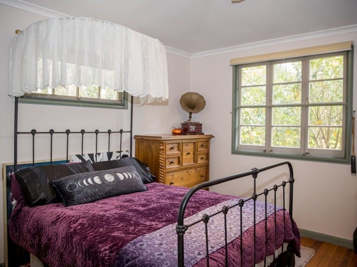 Charming Grand 1908 Queenslander in 7