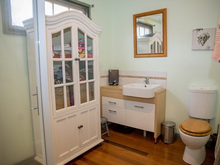 Charming Grand 1908 Queenslander in 8